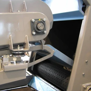 stroj3-09-vysunovaci-plosinka-pro-nasypavani-do-kabiny